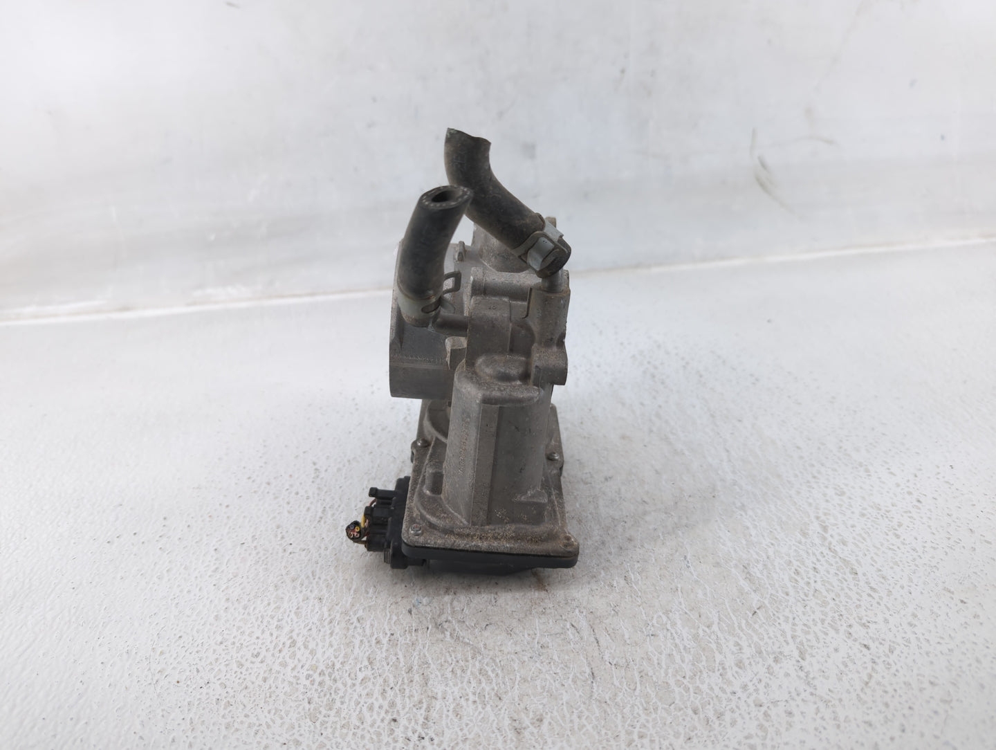2014-2018 Kia Forte Throttle Body P/N:35100-2E000 Fits Fits 2011 2012 2013 2014 2015 2016 2017 2018 2019 2020 2021 OEM Used 