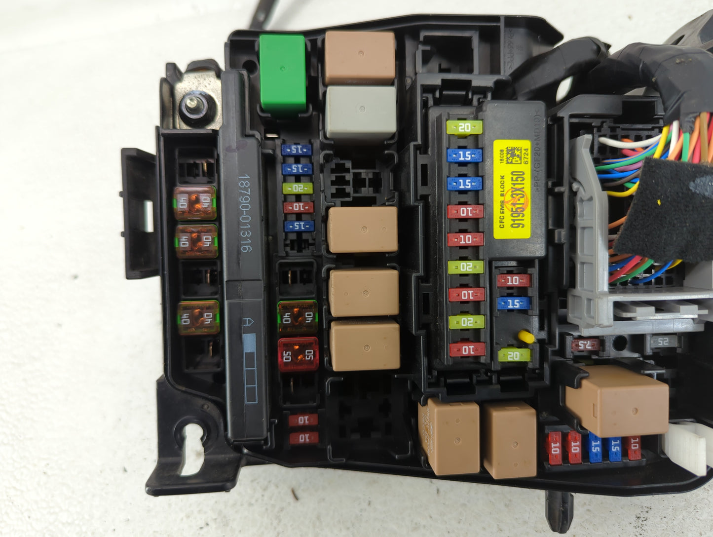 2017-2018 Kia Forte Fusebox Fuse Box Panel Relay Module P/N:18790-01316 18790, P077V070, 91221-B0070 Fits Fits 2017 2018 OEM