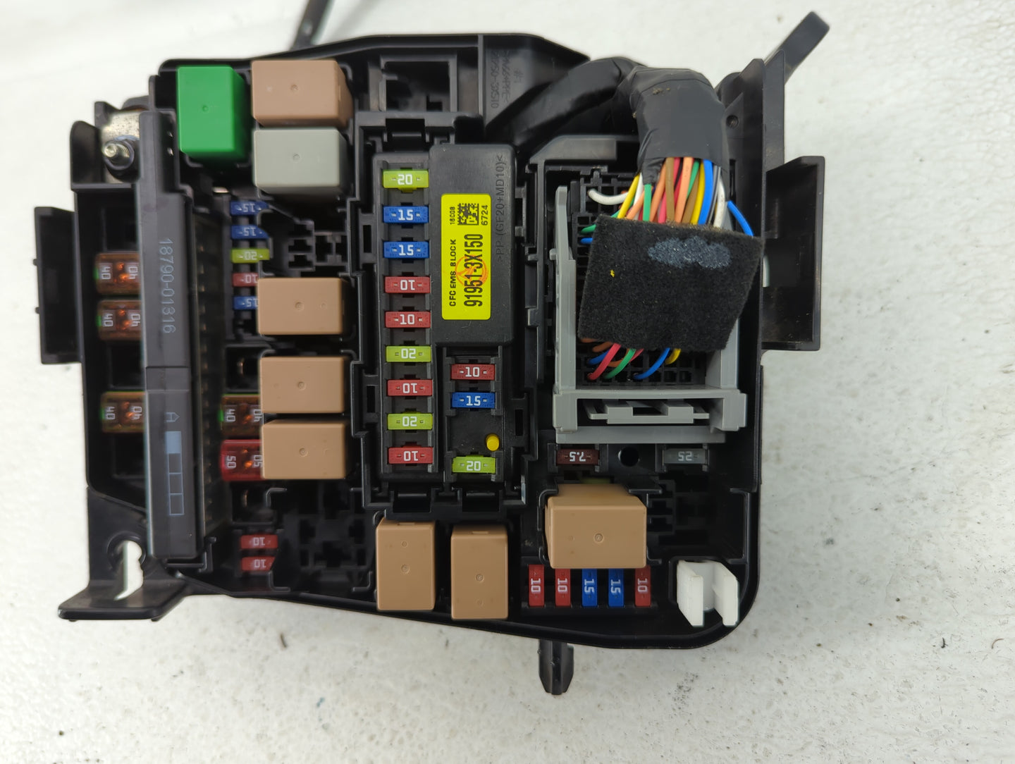 2017-2018 Kia Forte Fusebox Fuse Box Panel Relay Module P/N:18790-01316 18790, P077V070, 91221-B0070 Fits Fits 2017 2018 OEM