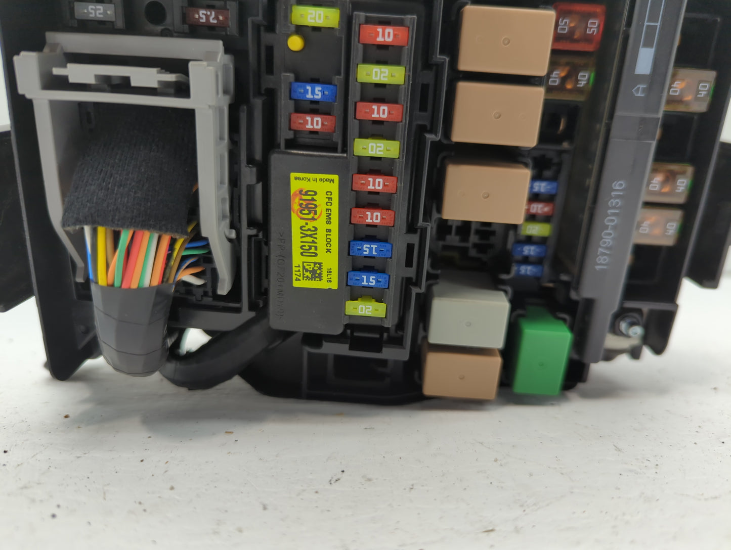 2017-2018 Kia Forte Fusebox Fuse Box Panel Relay Module P/N:91753-A7220 91221-B0060 Fits Fits 2017 2018 OEM Used Auto Parts 