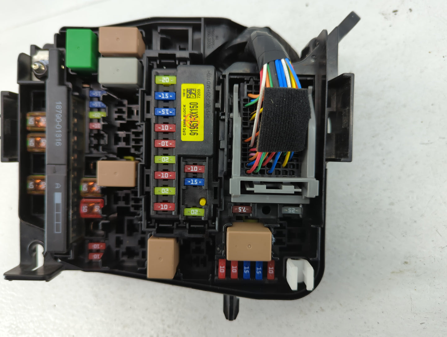 2017-2018 Kia Forte Fusebox Fuse Box Panel Relay Module P/N:91218 B0400 Fits Fits 2017 2018 OEM Used Auto Parts - Oemusedaut