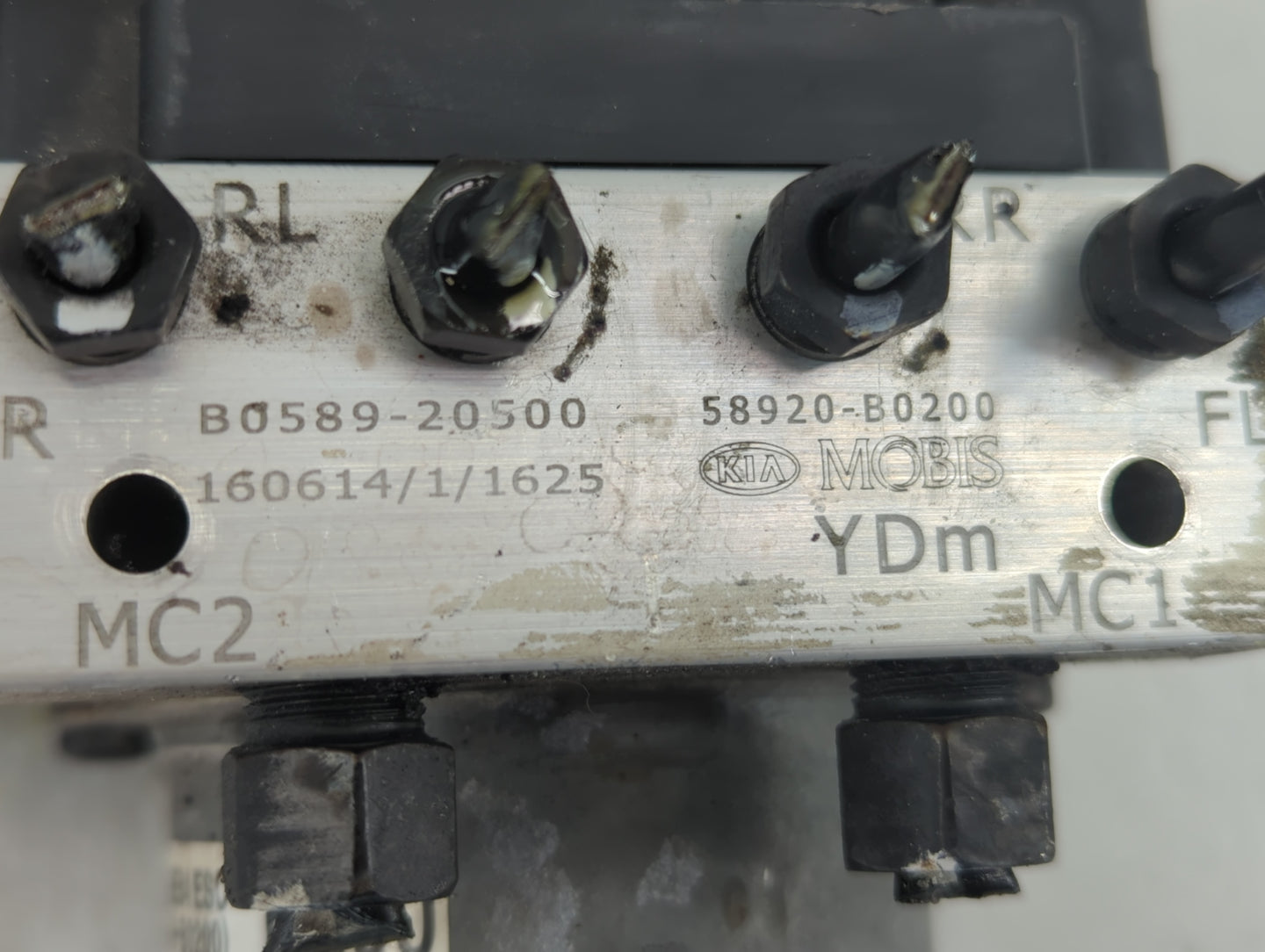 2017-2018 Kia Forte ABS Pump Control Module Replacement P/N:58920-B0200 B0589-20500 Fits Fits 2017 2018 OEM Used Auto Parts 
