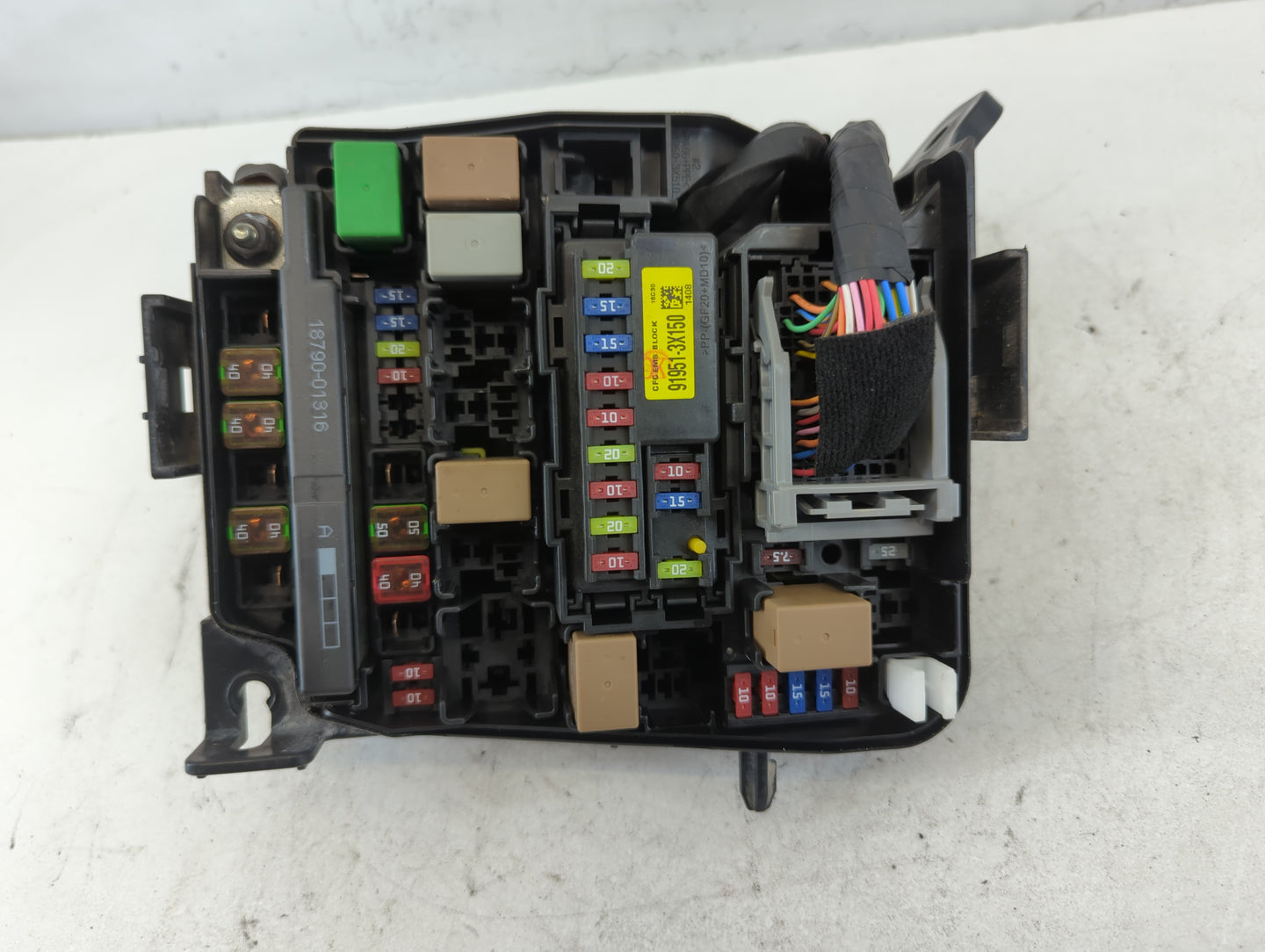 2017-2018 Kia Forte Fusebox Fuse Box Panel Relay Module P/N:91218 B0400 Fits Fits 2017 2018 OEM Used Auto Parts - Oemusedaut