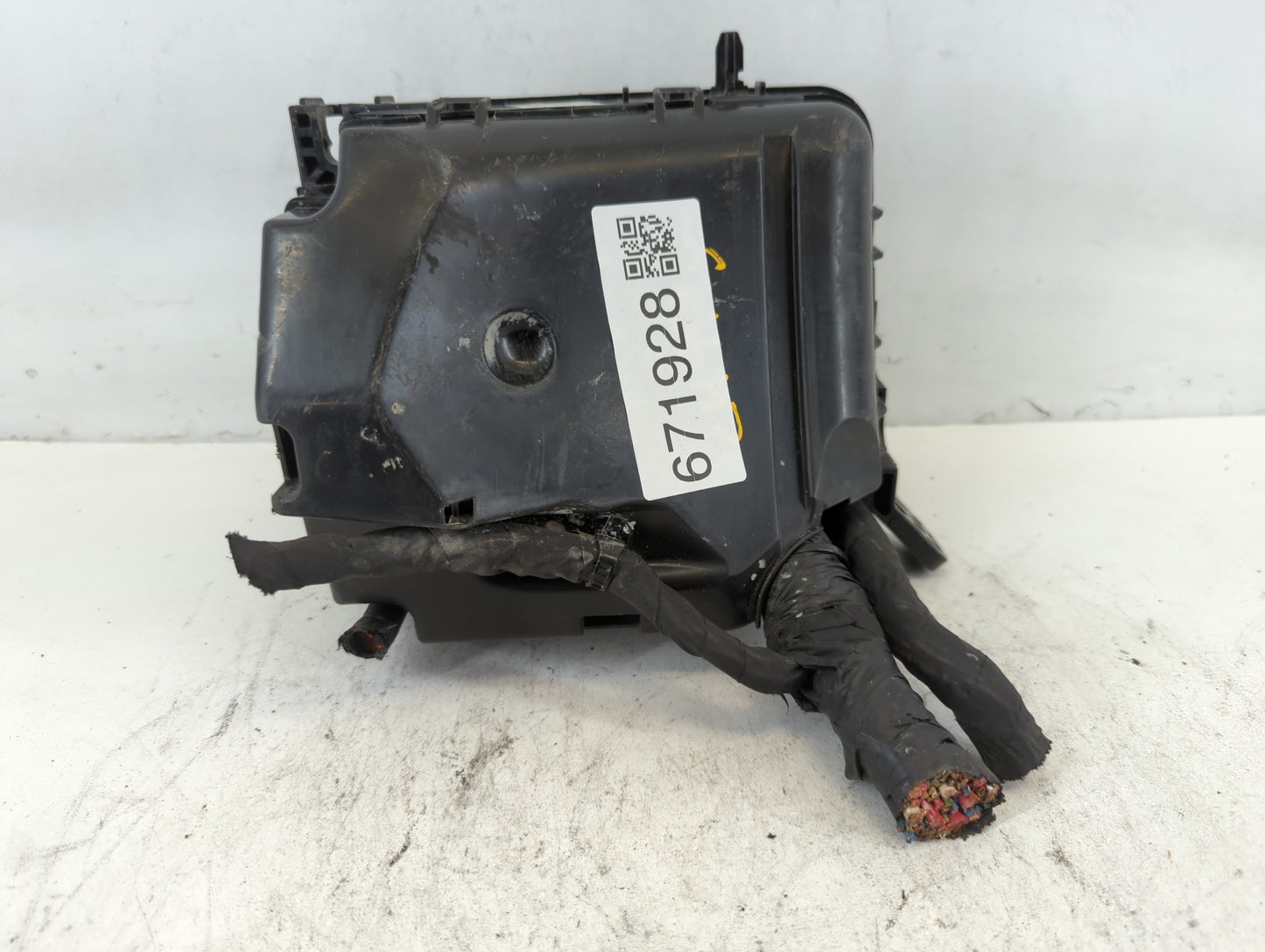 2017-2018 Kia Forte Fusebox Fuse Box Panel Relay Module P/N:91218 B0400 Fits Fits 2017 2018 OEM Used Auto Parts - Oemusedaut