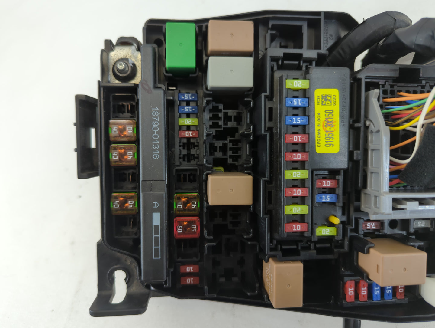 2017-2018 Kia Forte Fusebox Fuse Box Panel Relay Module P/N:81218 B0400 Fits Fits 2017 2018 OEM Used Auto Parts - Oemusedaut