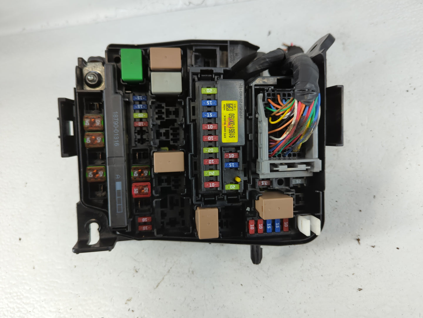 2017-2018 Kia Forte Fusebox Fuse Box Panel Relay Module P/N:91218 B0400 Fits Fits 2017 2018 OEM Used Auto Parts - Oemusedaut