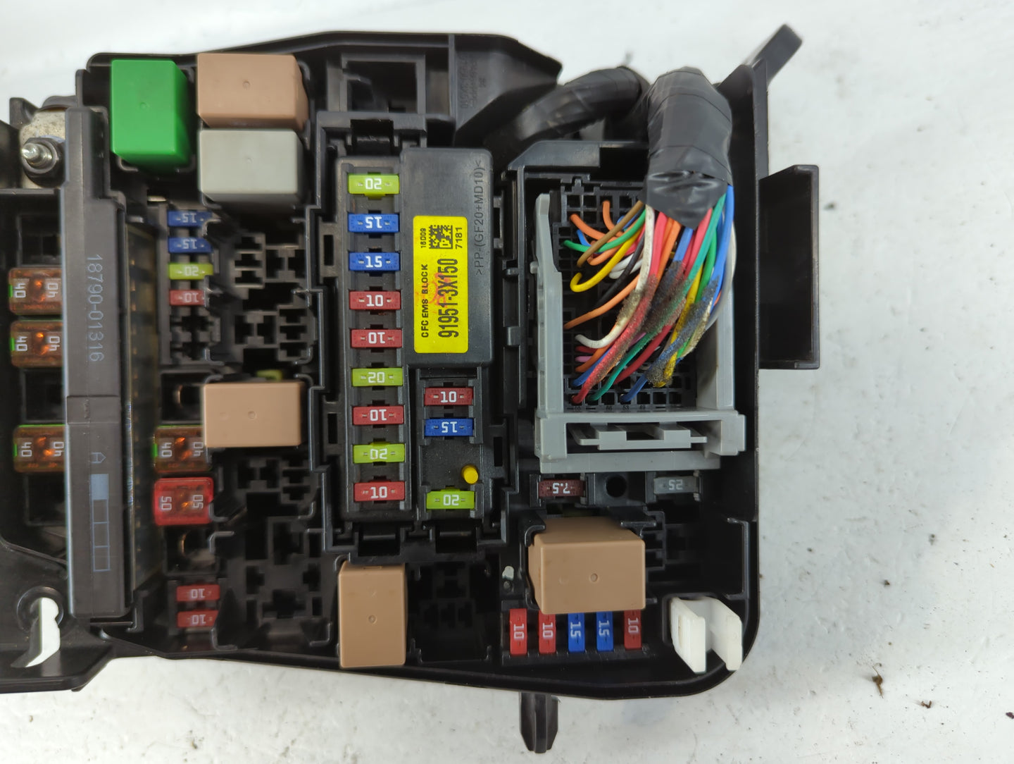 2017-2018 Kia Forte Fusebox Fuse Box Panel Relay Module P/N:91218 B0400 Fits Fits 2017 2018 OEM Used Auto Parts - Oemusedaut