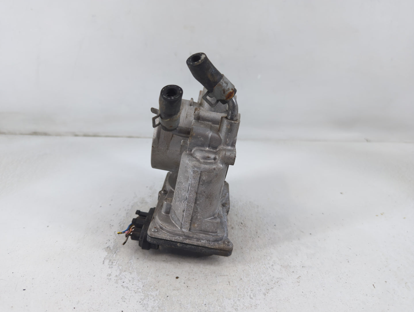 2017-2022 Kia Forte Throttle Body P/N:35100-2E000 Fits Fits 2015 2016 2017 2018 2019 2020 2021 2022 OEM Used Auto Parts - Oe