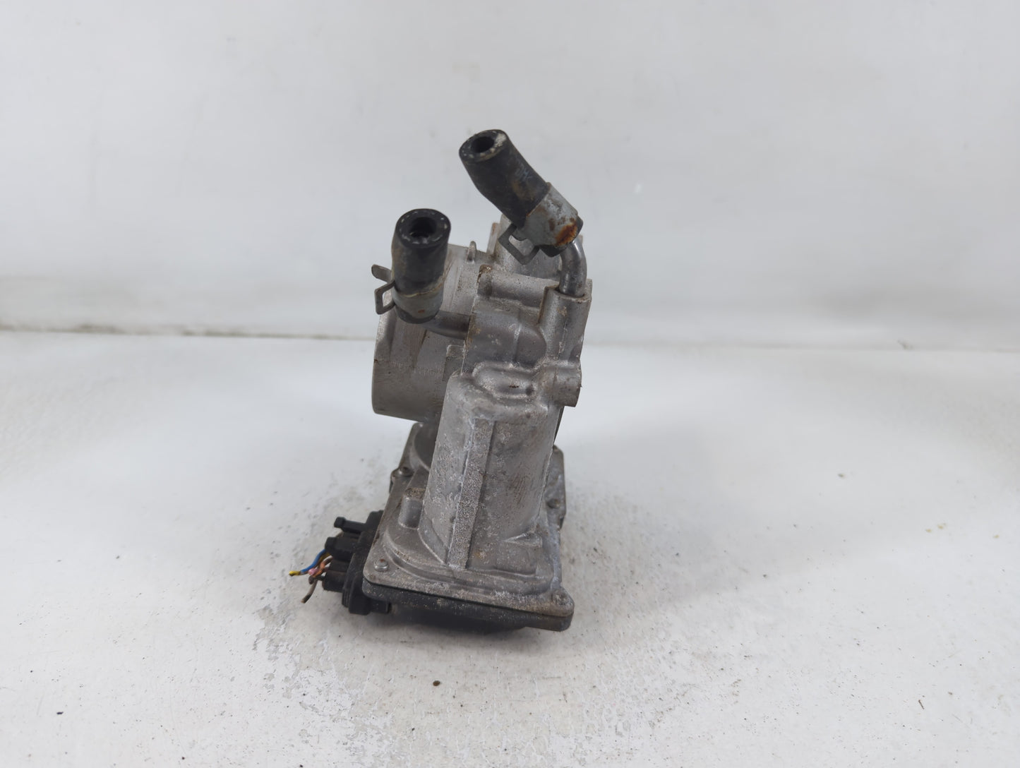 2017-2022 Kia Forte Throttle Body P/N:35100-2E000 Fits Fits 2015 2016 2017 2018 2019 2020 2021 2022 OEM Used Auto Parts - Oe