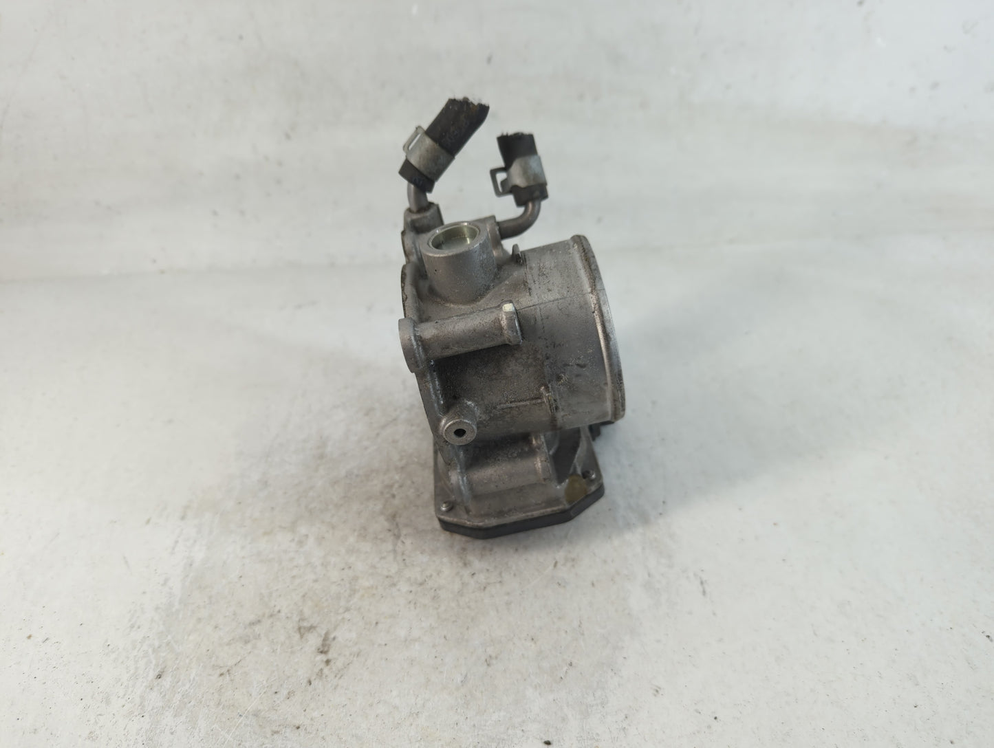2014-2018 Kia Forte Throttle Body P/N:35100-2E000 Fits Fits 2011 2012 2013 2014 2015 2016 2017 2018 2019 2020 2021 OEM Used 