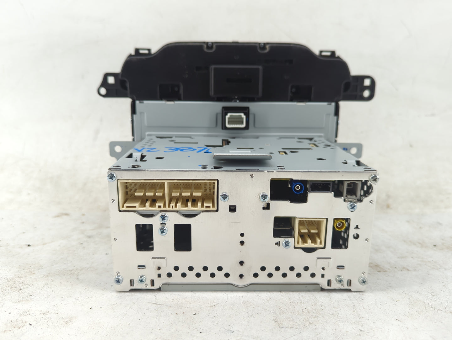 2017-2019 Kia Niro Radio AM FM Cd Player Receiver Replacement P/N:2WGYBAM3 96160-G5010 Fits Fits 2017 2018 2019 OEM Used Aut