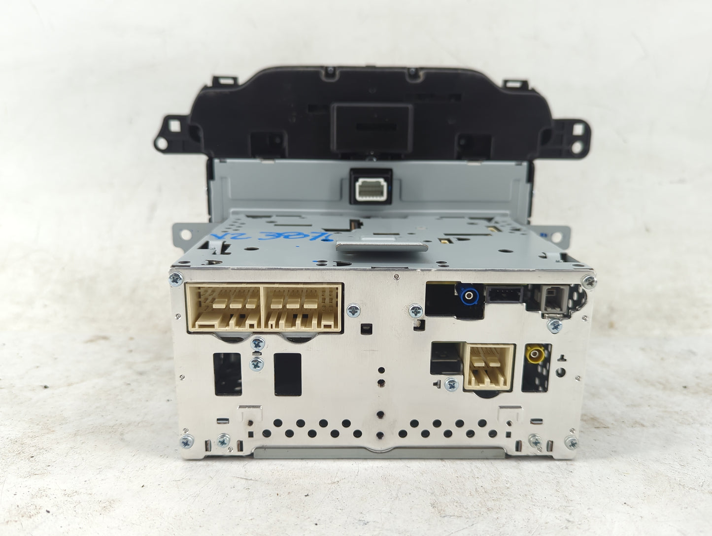 2017-2019 Kia Niro Radio AM FM Cd Player Receiver Replacement P/N:2WGYBAM3 96160-G5010 Fits Fits 2017 2018 2019 OEM Used Aut