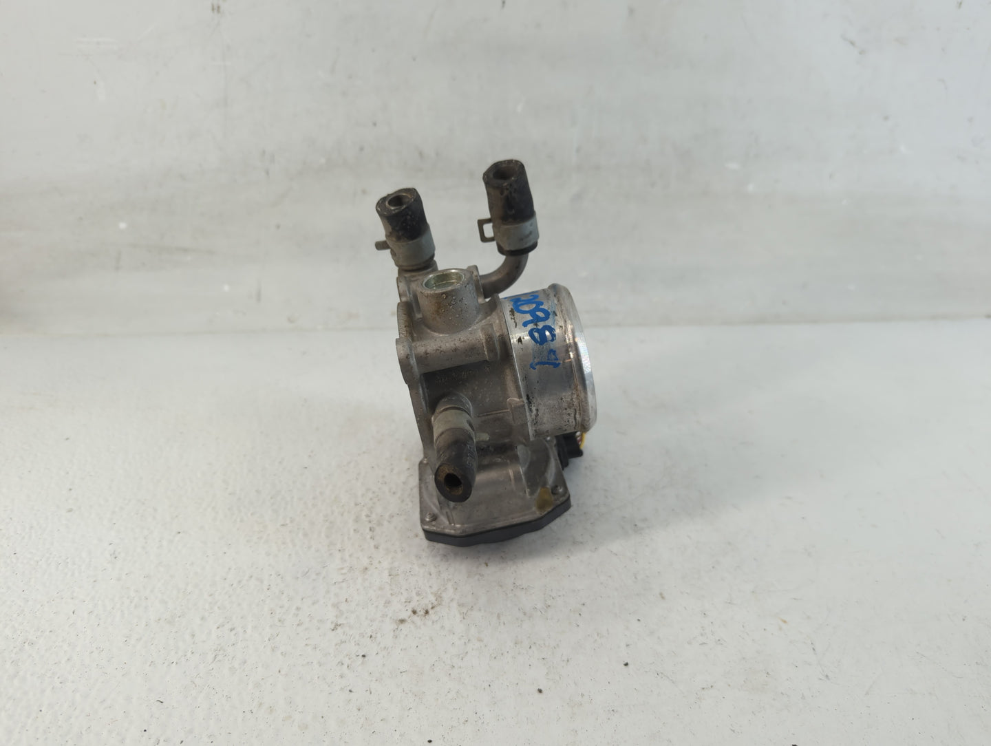 2016-2020 Kia Optima Throttle Body P/N:35100-2B340 Fits Fits 2015 2016 2017 2018 2019 2020 2021 2022 OEM Used Auto Parts - O