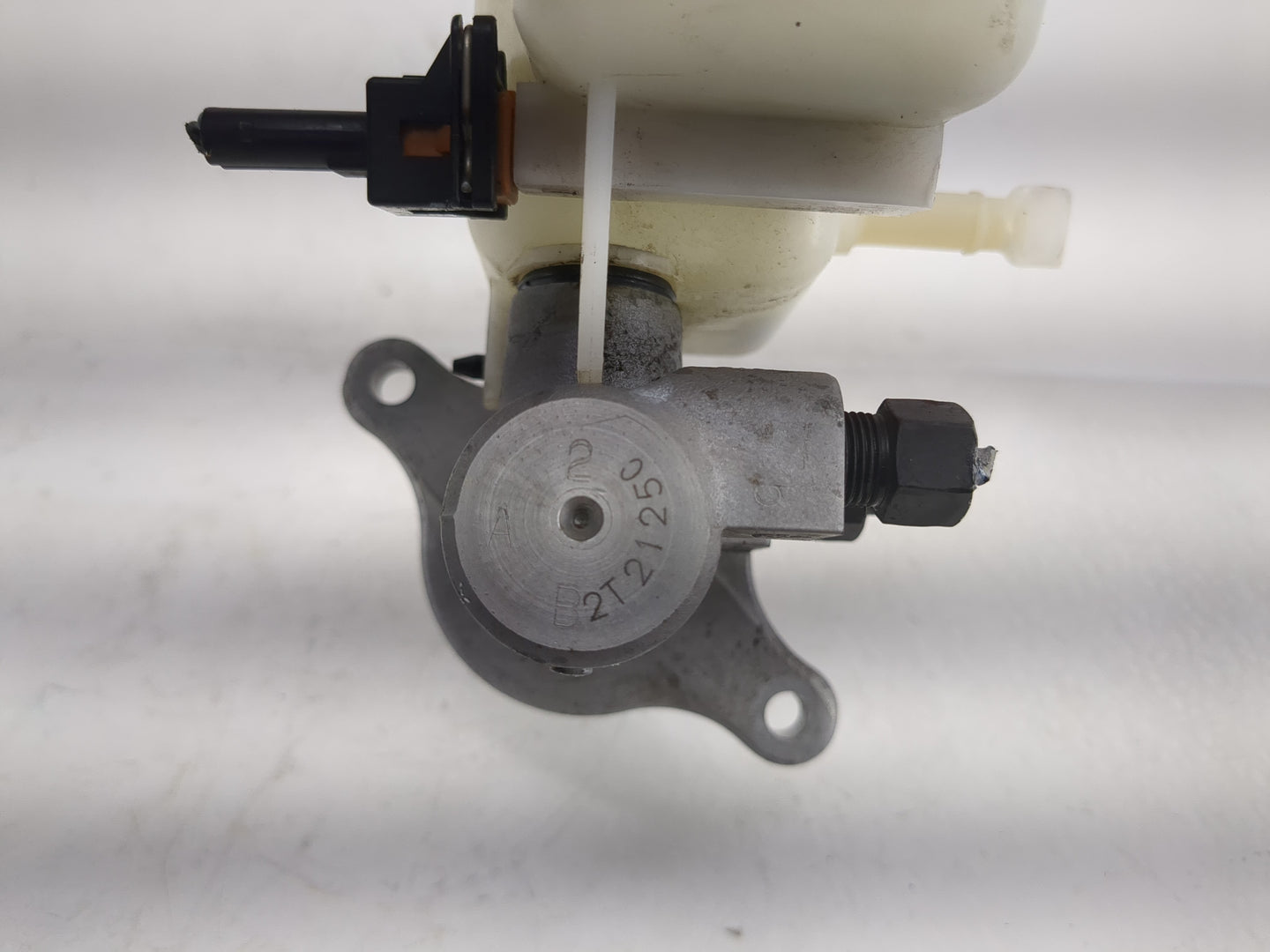 2016-2020 Kia Optima Brake Master Cylinder - Oemusedautoparts1.com