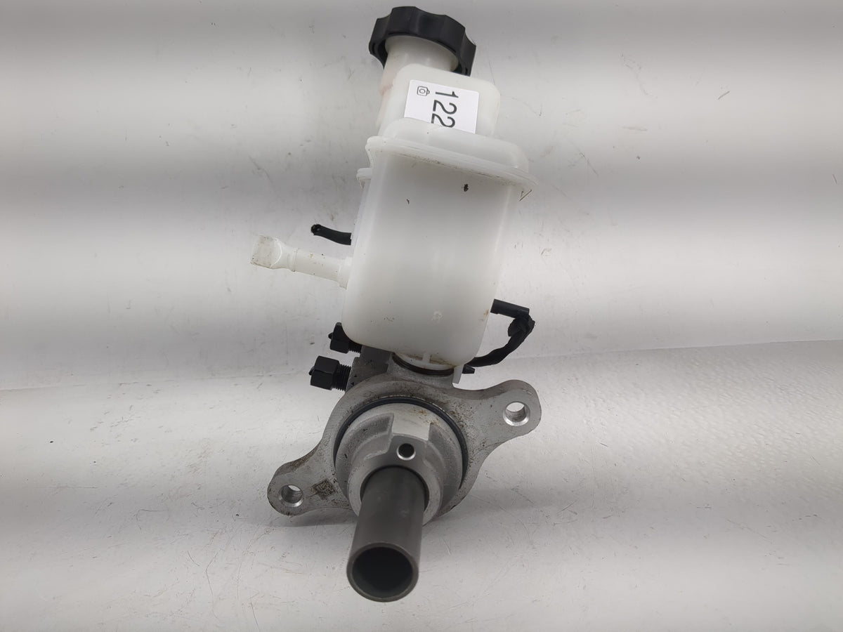 2016-2020 Kia Optima Brake Master Cylinder 1220670 - Oemusedautoparts1.com