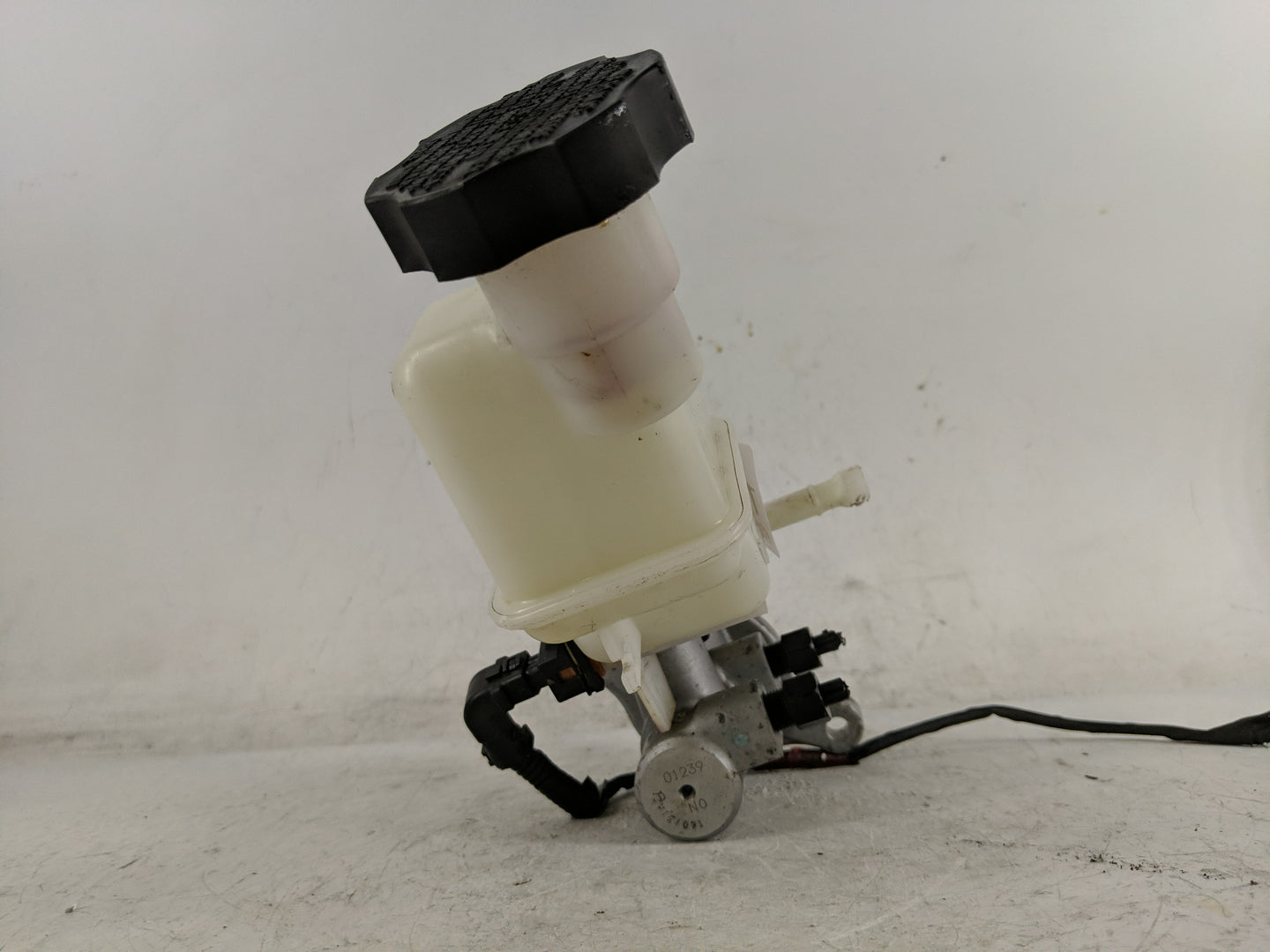 2016-2020 Kia Optima Brake Master Cylinder 1221007 - Oemusedautoparts1.com