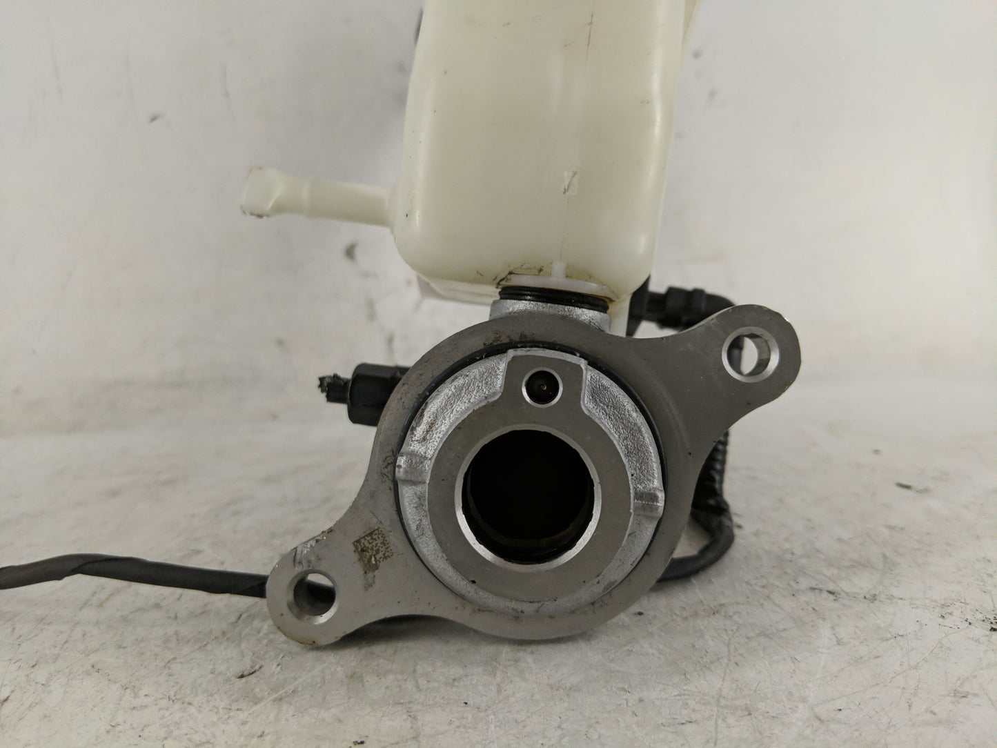2016-2020 Kia Optima Brake Master Cylinder - Oemusedautoparts1.com