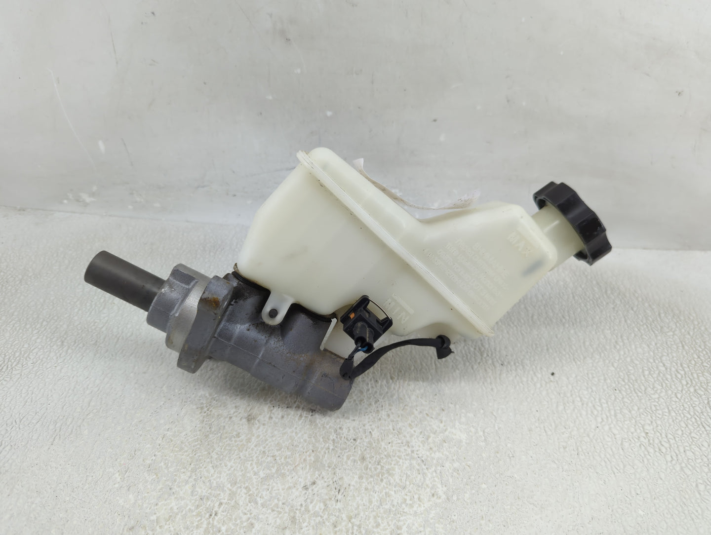 2016-2020 Kia Optima Brake Master Cylinder 1311497 - Oemusedautoparts1.com