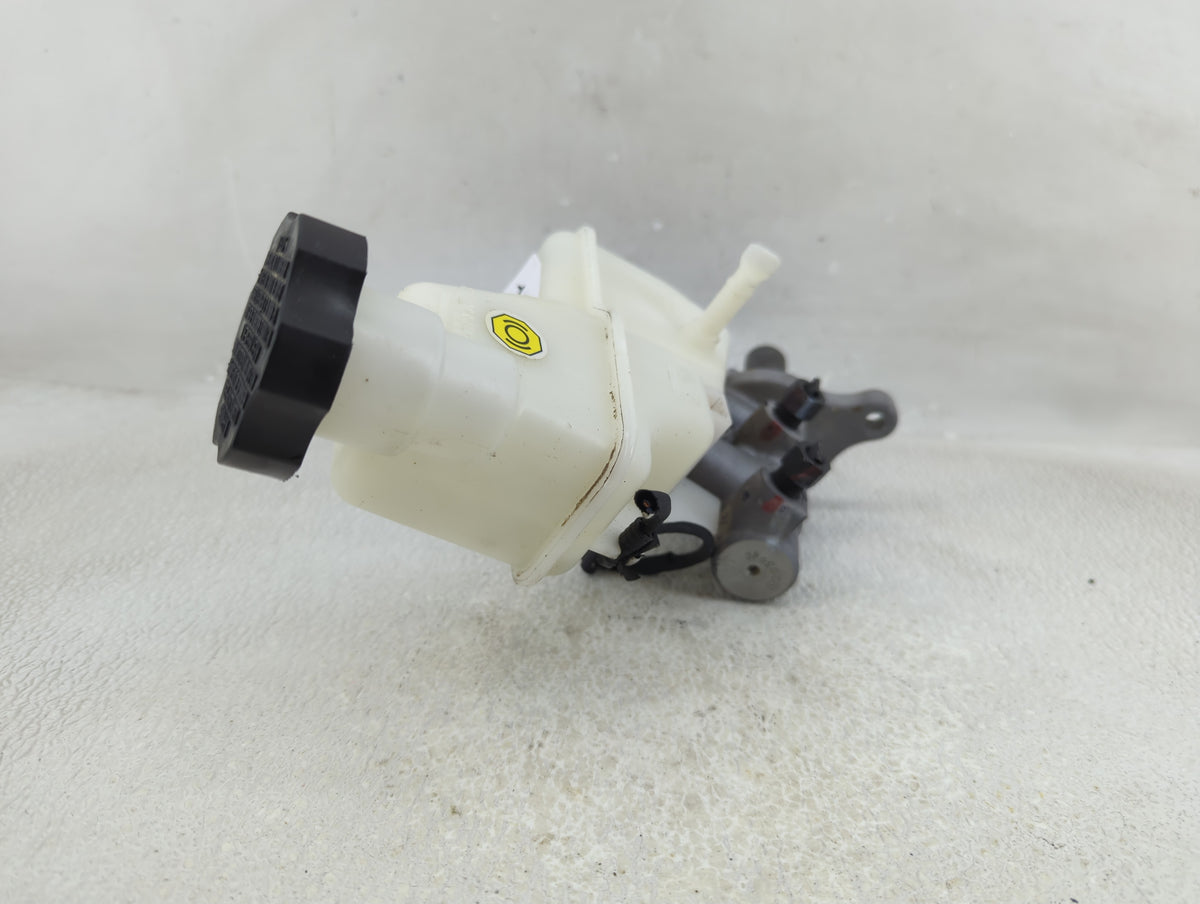 2016-2020 Kia Optima Brake Master Cylinder 1311497 - Oemusedautoparts1.com