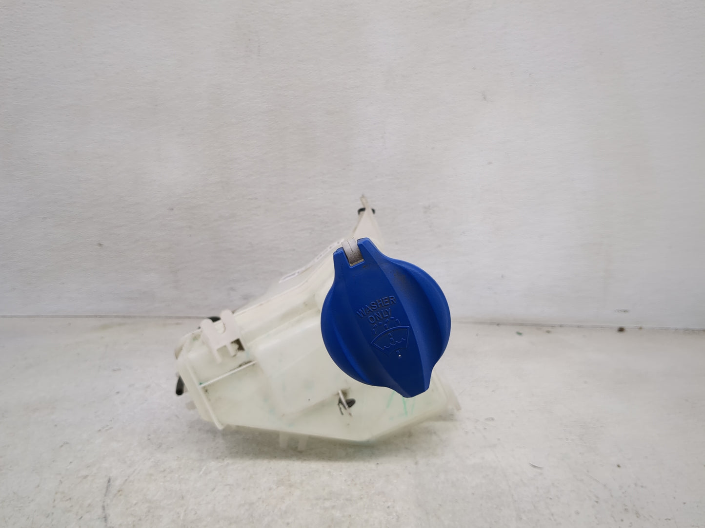 2016-2020 Kia Optima Windshield Washer Fluid Reservoir Bottle Oem - Oemusedautoparts1.com