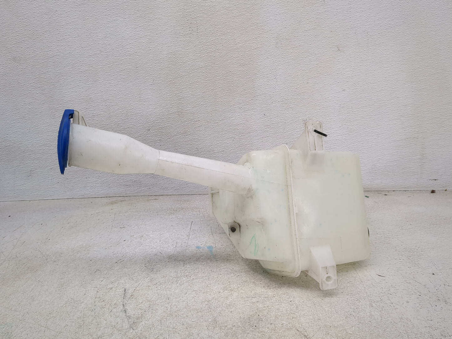 2016-2020 Kia Optima Windshield Washer Fluid Reservoir Bottle Oem - Oemusedautoparts1.com