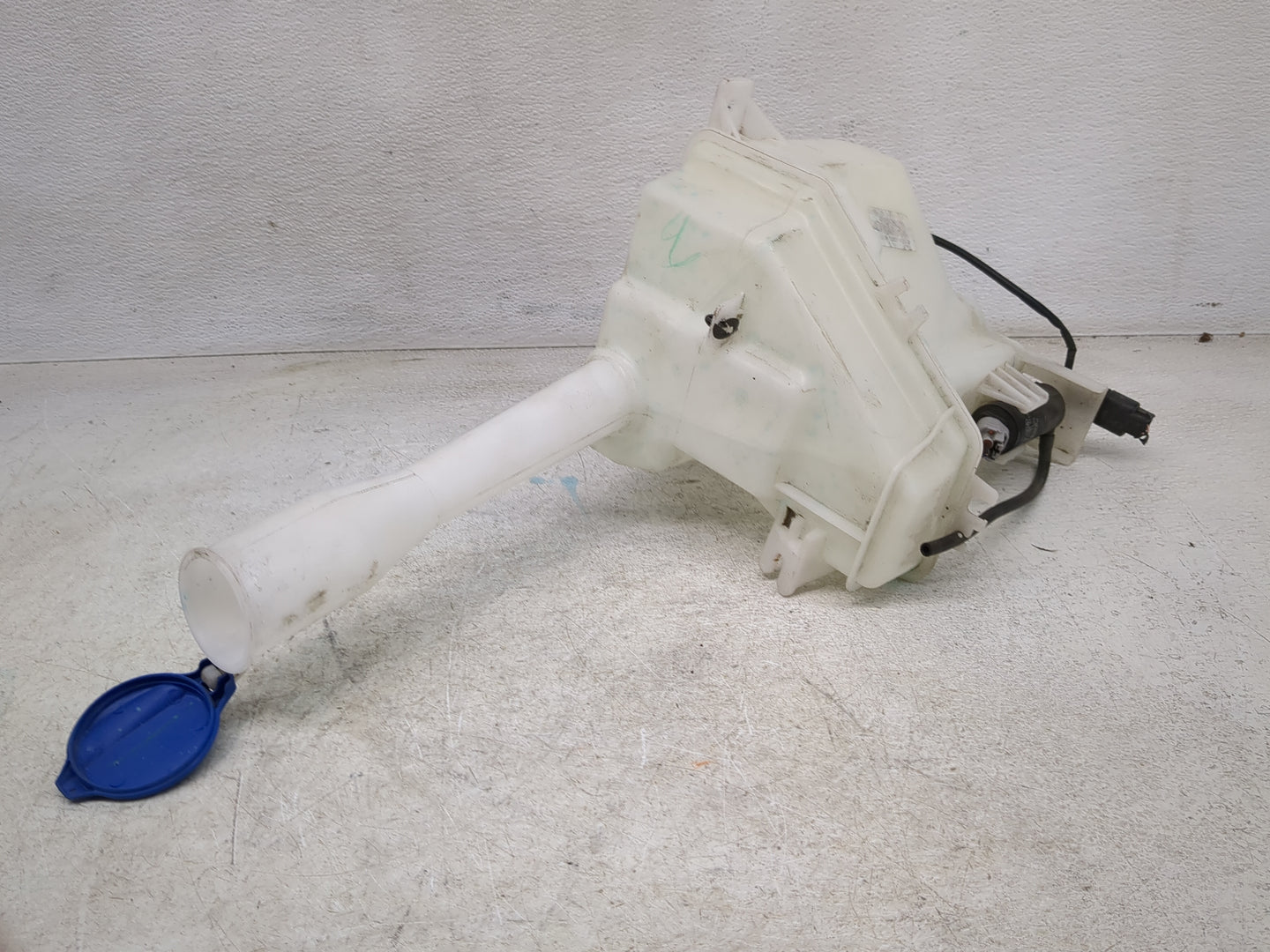 2016-2020 Kia Optima Windshield Washer Fluid Reservoir Bottle Oem - Oemusedautoparts1.com