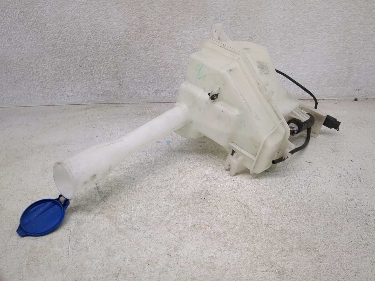 2016-2020 Kia Optima Windshield Washer Fluid Reservoir Bottle Oem - Oemusedautoparts1.com