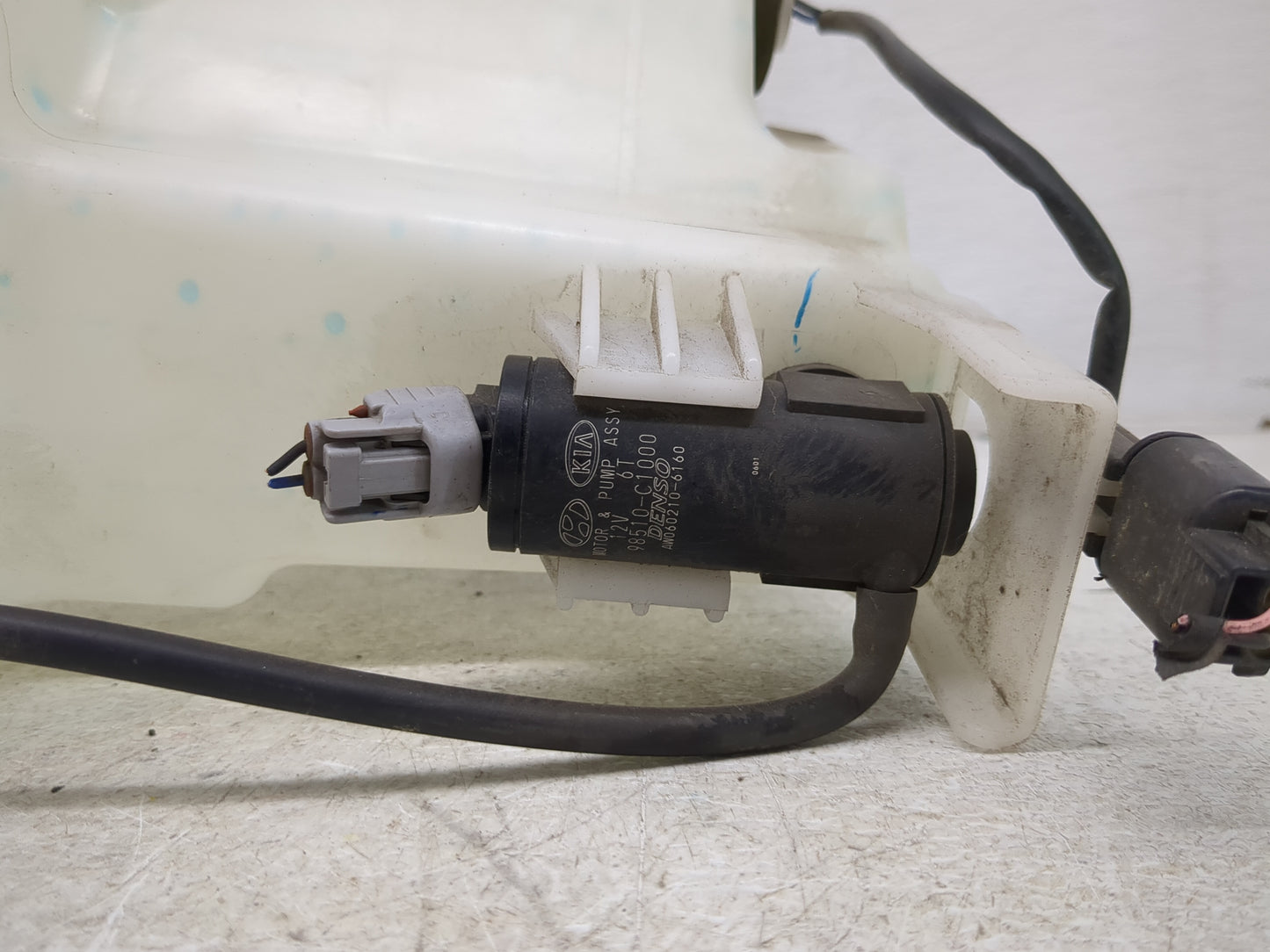 2016-2020 Kia Optima Windshield Washer Fluid Reservoir Bottle Oem - Oemusedautoparts1.com