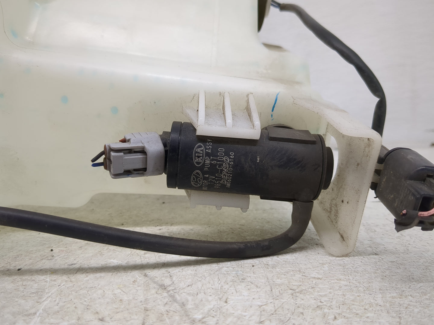 2016-2020 Kia Optima Windshield Washer Fluid Reservoir Bottle Oem - Oemusedautoparts1.com