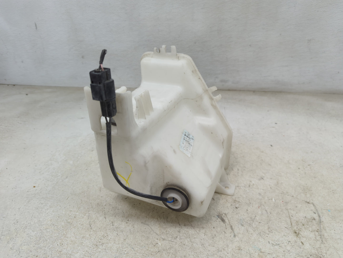2016-2020 Kia Optima Windshield Washer Fluid Reservoir Bottle Oem 1465530 - Oemusedautoparts1.com