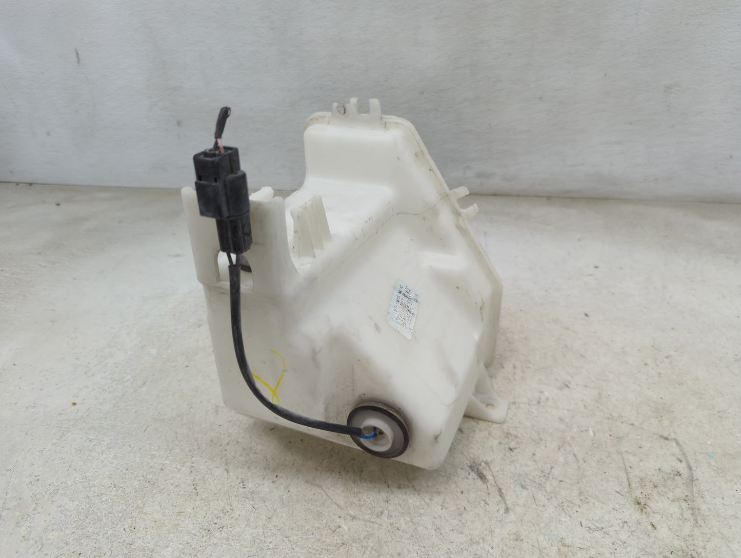 2016-2020 Kia Optima Windshield Washer Fluid Reservoir Bottle Oem 1465530 - Oemusedautoparts1.com