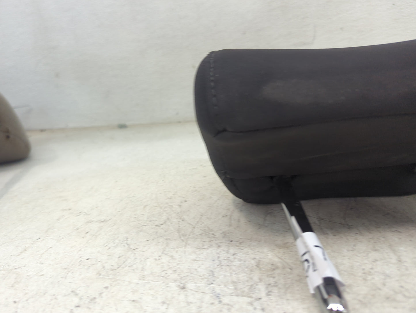 2016-2018 Kia Optima Headrest Head Rest Front Driver Seat Black 1470725 - Oemusedautoparts1.com