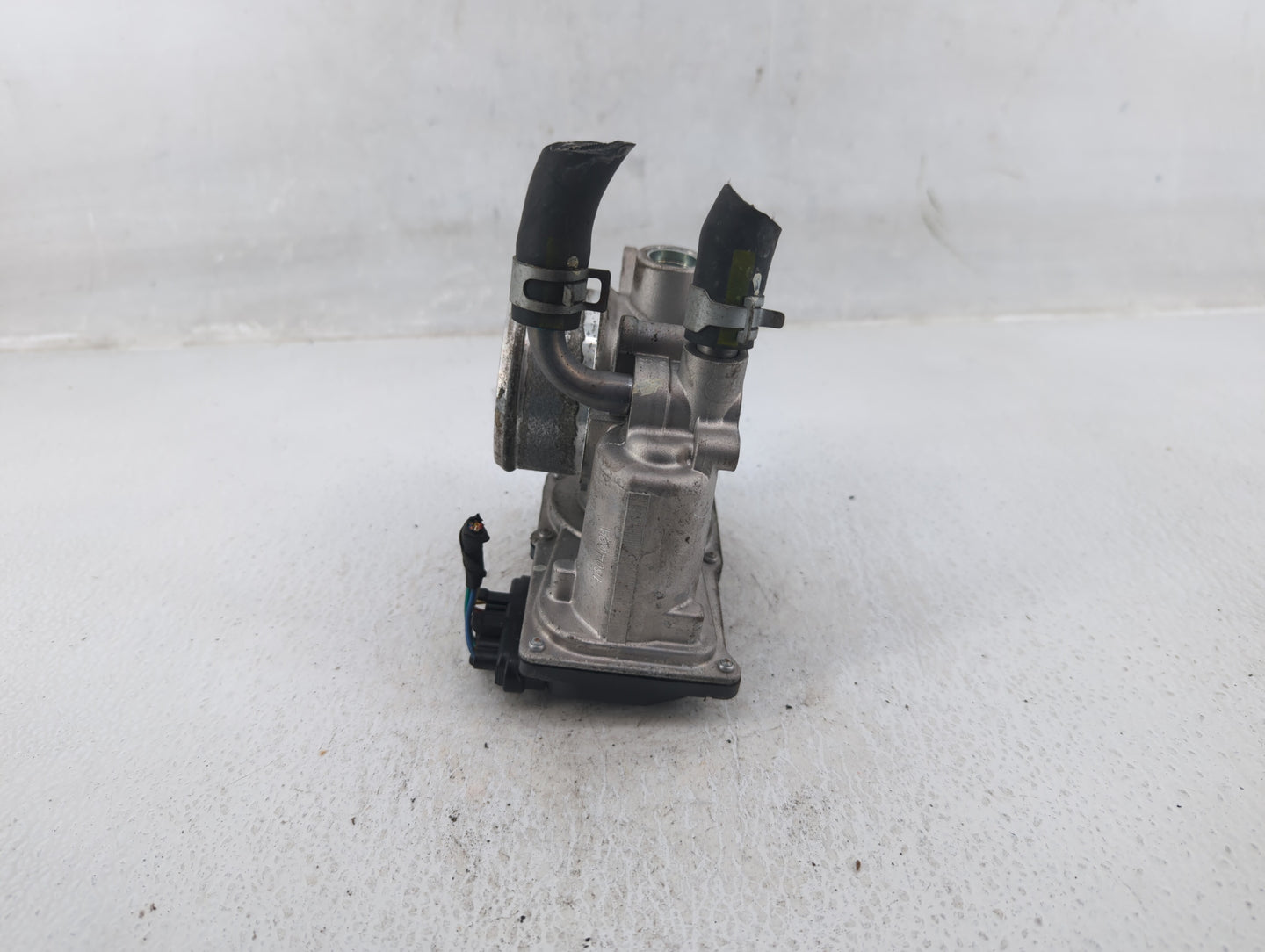 2016-2020 Kia Optima Throttle Body P/N:35100-2B340 Fits Fits 2015 2016 2017 2018 2019 2020 2021 2022 OEM Used Auto Parts - O