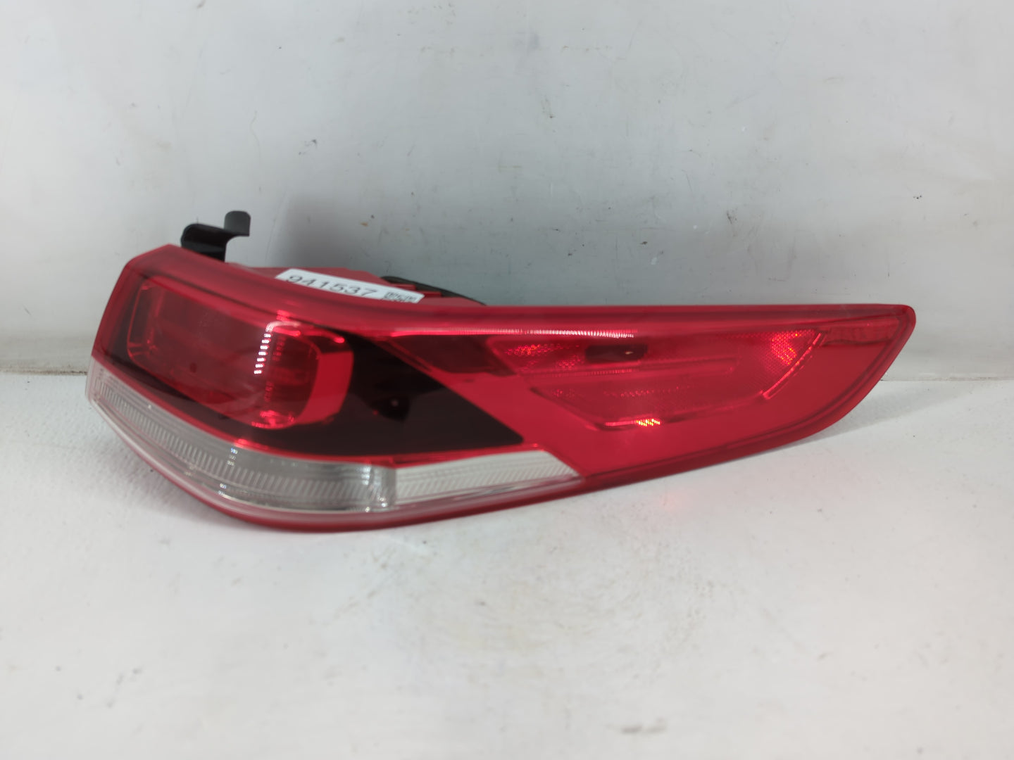 2016-2019 Kia Optima Tail Light Assembly Passenger Right OEM P/N:92402-D5000 Fits Fits 2016 2017 2018 2019 OEM Used Auto Par
