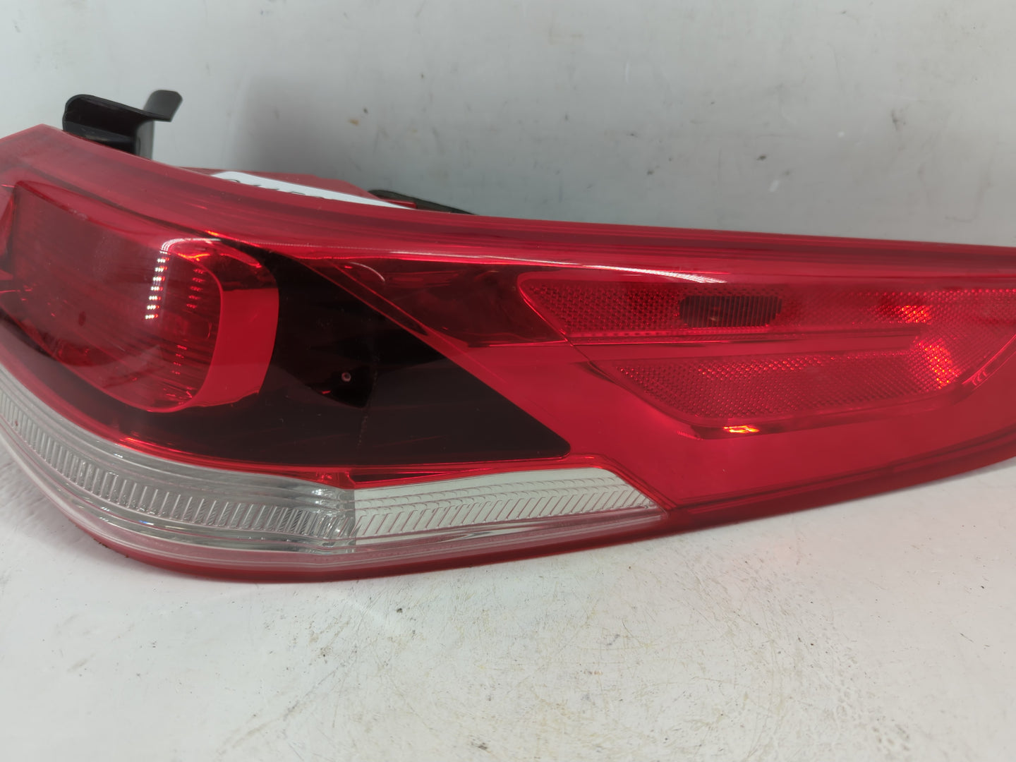 2016-2019 Kia Optima Tail Light Assembly Passenger Right OEM P/N:92402-D5000 Fits Fits 2016 2017 2018 2019 OEM Used Auto Par
