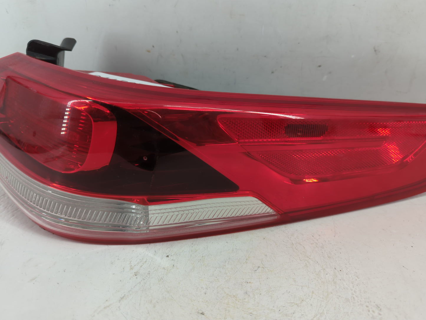 2016-2019 Kia Optima Tail Light Assembly Passenger Right OEM P/N:92402-D5000 Fits Fits 2016 2017 2018 2019 OEM Used Auto Par