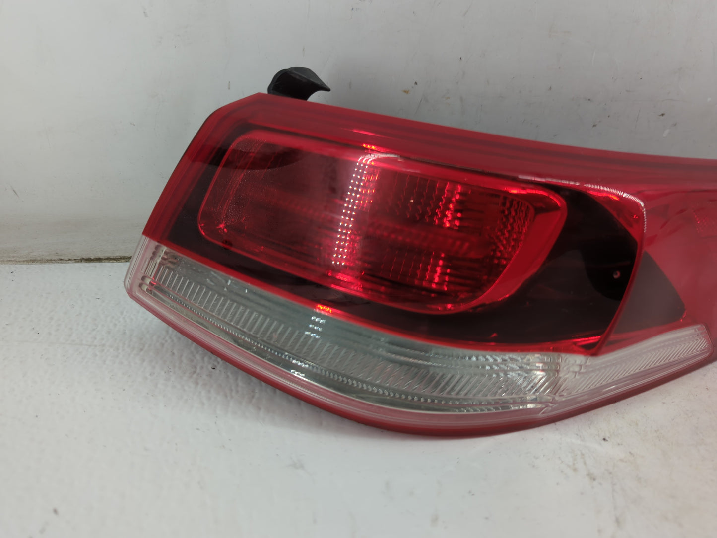 2016-2019 Kia Optima Tail Light Assembly Passenger Right OEM P/N:92402-D5000 Fits Fits 2016 2017 2018 2019 OEM Used Auto Par