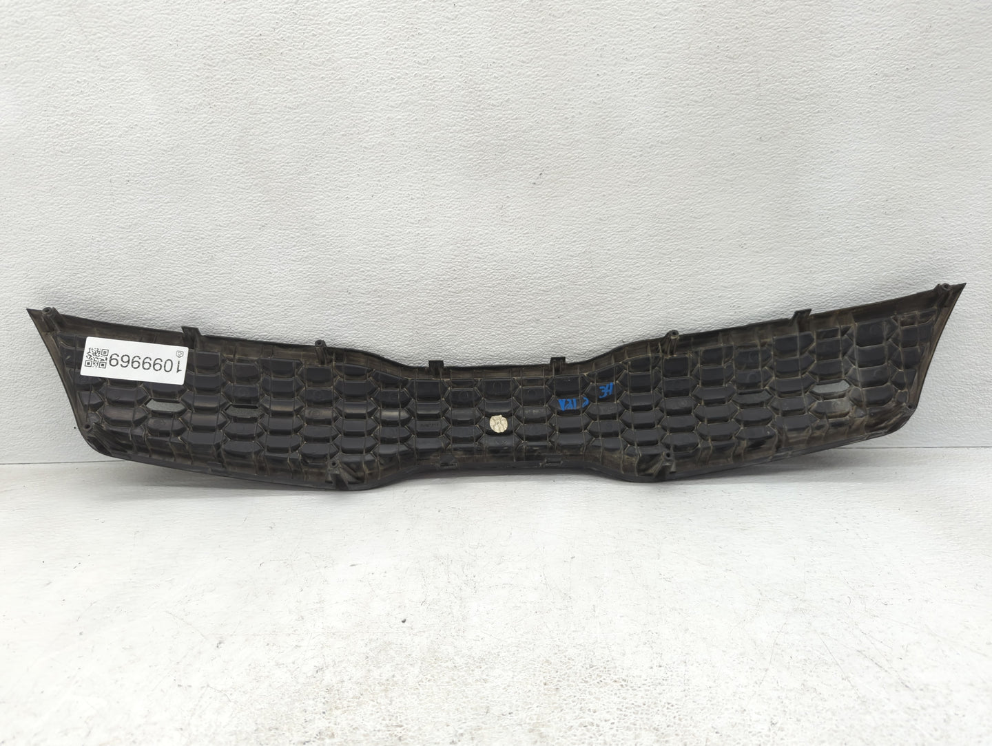 2016-2017 Kia Rio Front Grille Bumper Not Included - Oemusedautoparts1.com