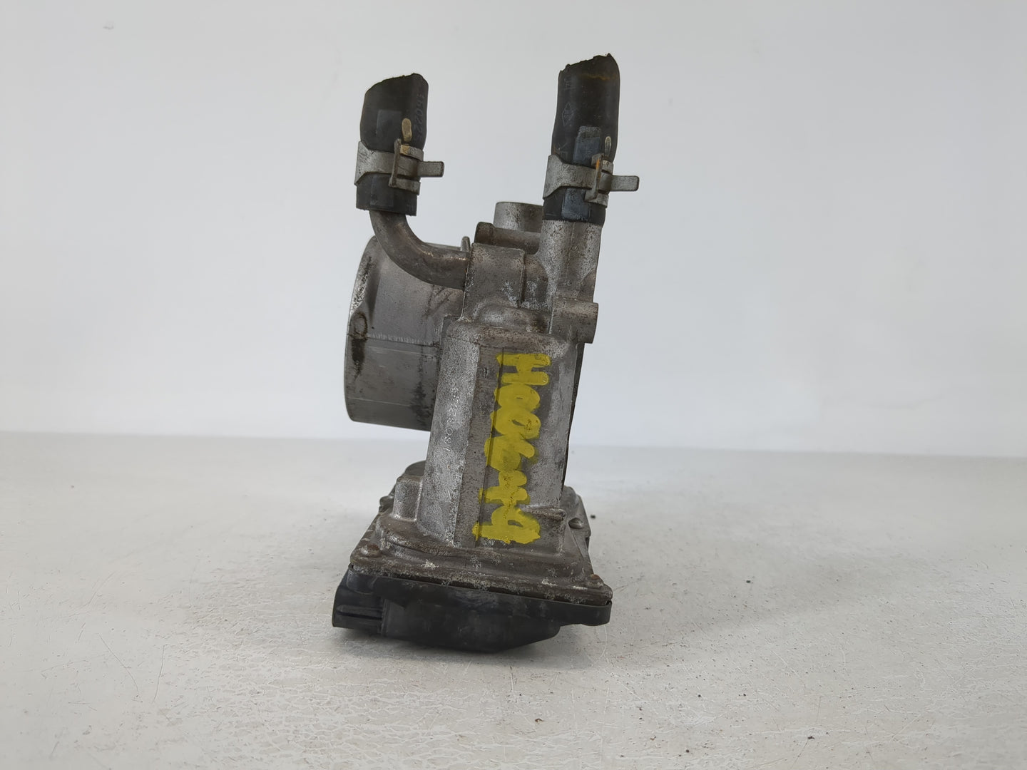 2012-2019 Kia Rio Throttle Body P/N:35100-2B300 Fits Fits 2012 2013 2014 2015 2016 2017 2018 2019 OEM Used Auto Parts - Oemu