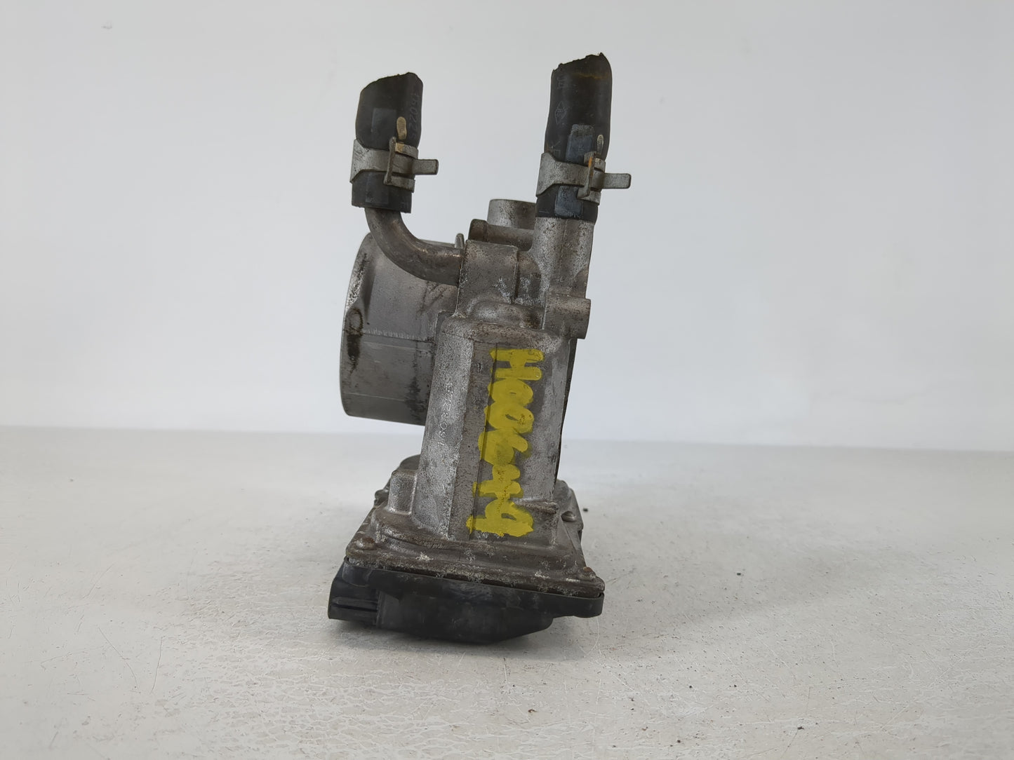 2012-2019 Kia Rio Throttle Body P/N:35100-2B300 Fits Fits 2012 2013 2014 2015 2016 2017 2018 2019 OEM Used Auto Parts - Oemu