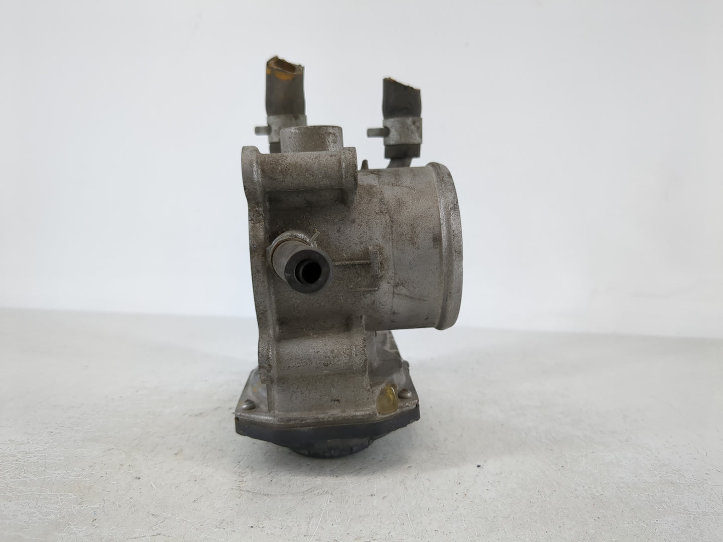 2012-2019 Kia Rio Throttle Body P/N:35100-2B300 Fits Fits 2012 2013 2014 2015 2016 2017 2018 2019 OEM Used Auto Parts - Oemu