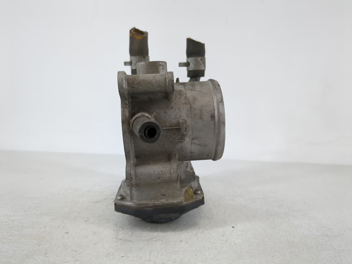 2012-2019 Kia Rio Throttle Body P/N:35100-2B300 Fits Fits 2012 2013 2014 2015 2016 2017 2018 2019 OEM Used Auto Parts - Oemu