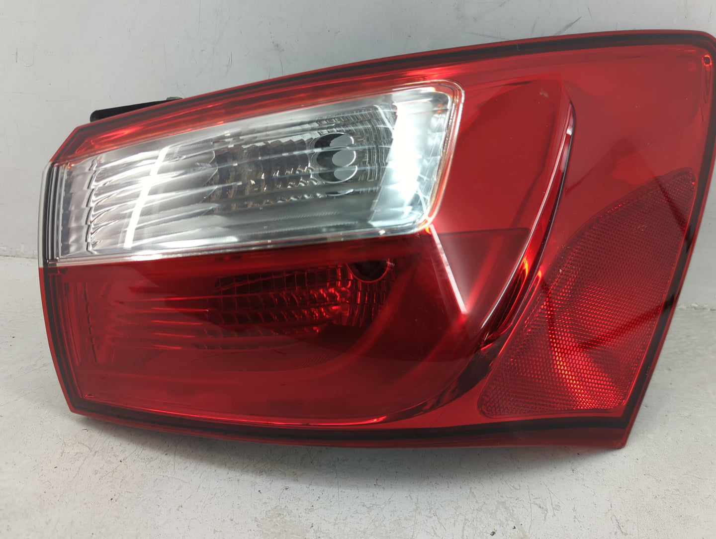 2012-2017 Kia Rio Tail Light Assembly Passenger Right OEM P/N:92402-1W0 Fits Fits 2012 2013 2014 2015 2016 2017 OEM Used Aut