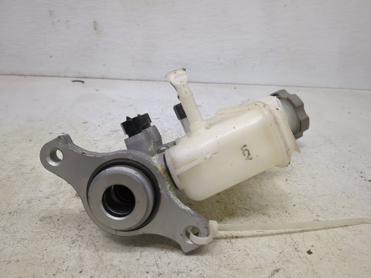 2016-2017 Kia Rio Brake Master Cylinder 1513292 - Oemusedautoparts1.com