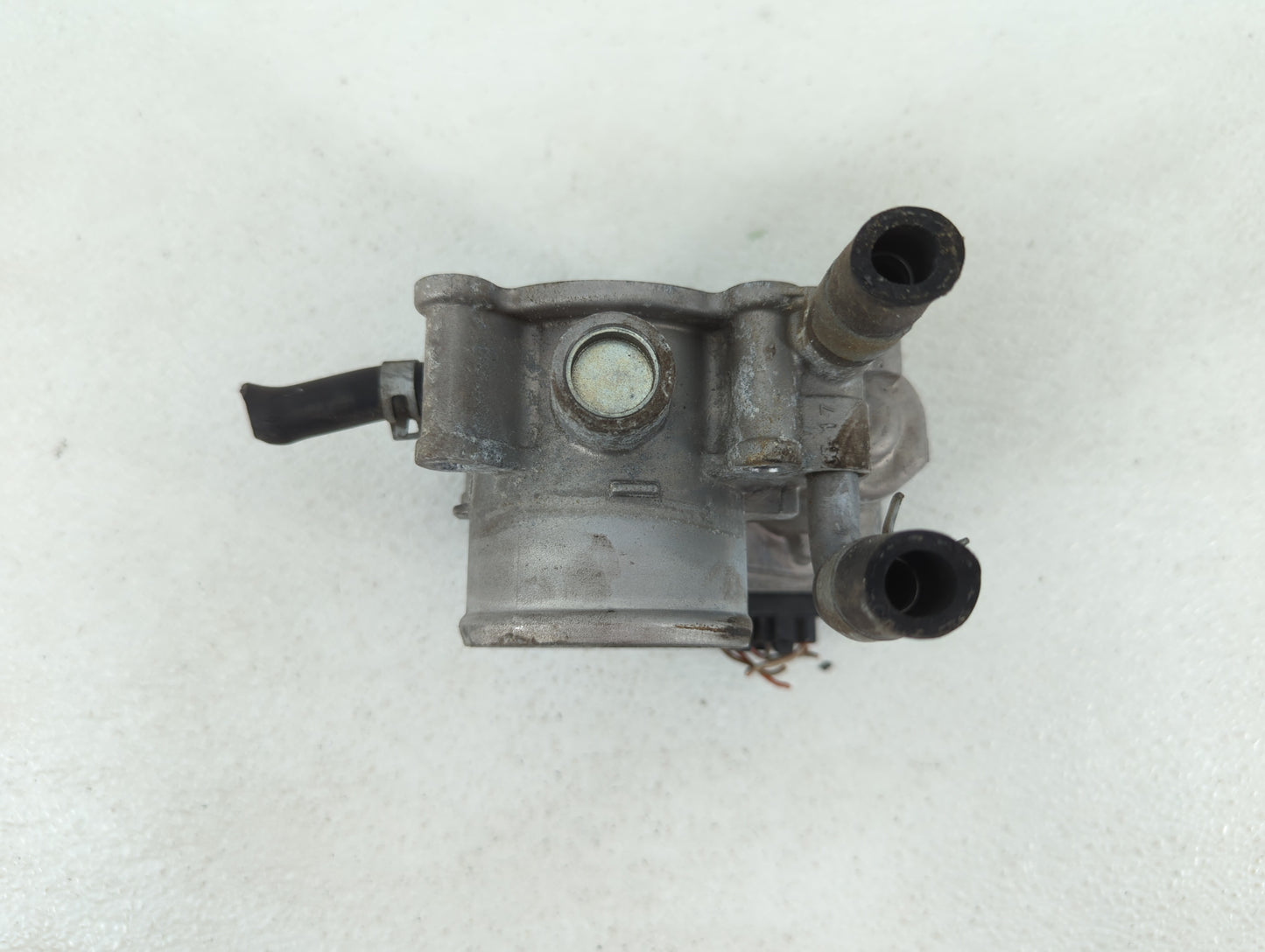 2012-2019 Kia Rio Throttle Body P/N:35100-2B300 Fits Fits 2012 2013 2014 2015 2016 2017 2018 2019 OEM Used Auto Parts - Oemu