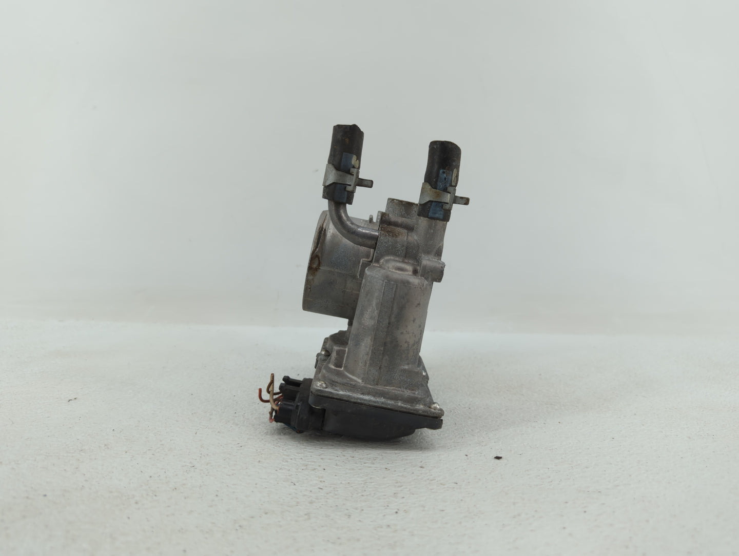 2012-2019 Kia Rio Throttle Body P/N:35100-2B300 Fits Fits 2012 2013 2014 2015 2016 2017 2018 2019 OEM Used Auto Parts - Oemu