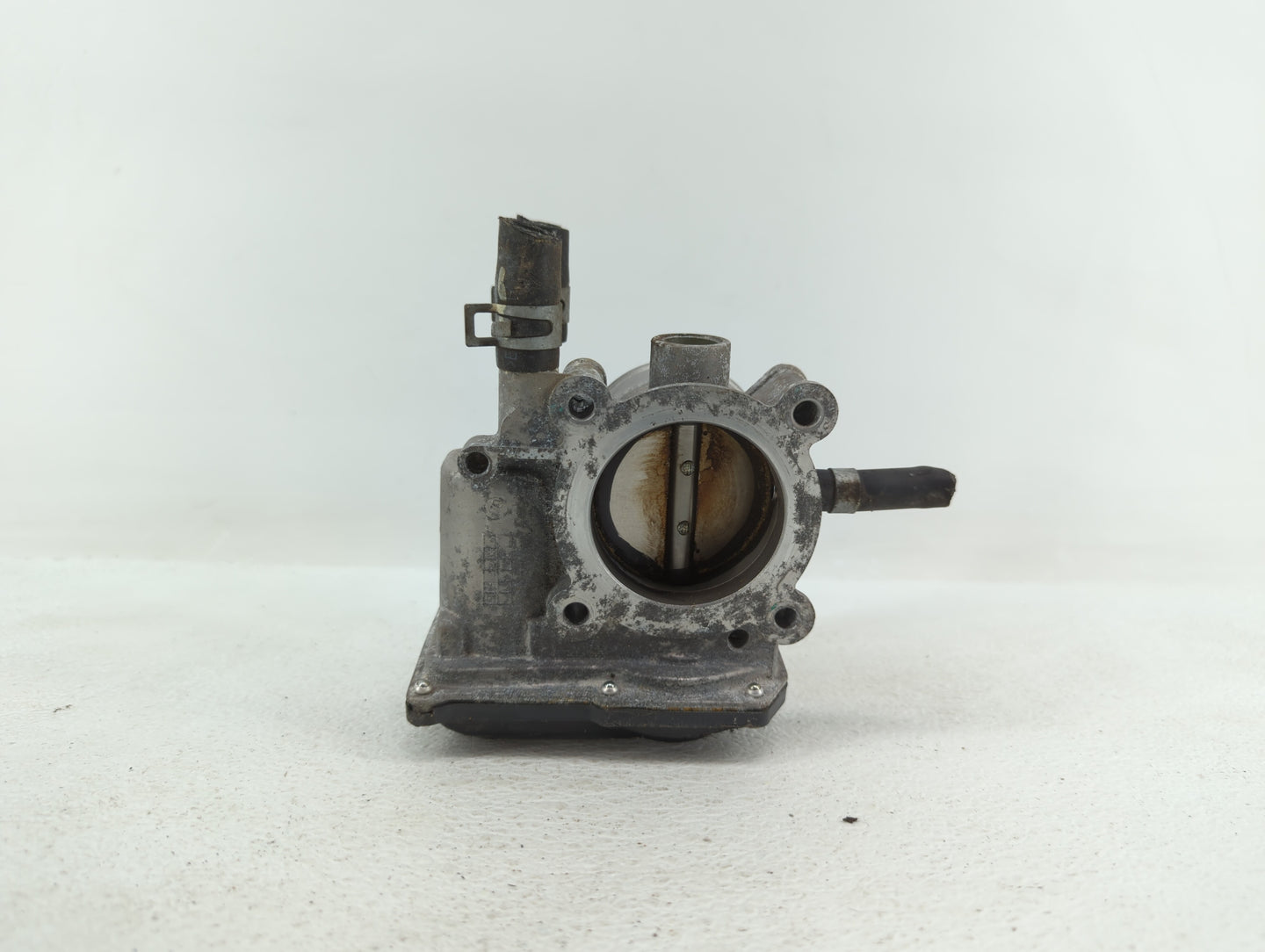 2012-2019 Kia Rio Throttle Body P/N:35100-2B300 Fits Fits 2012 2013 2014 2015 2016 2017 2018 2019 OEM Used Auto Parts - Oemu