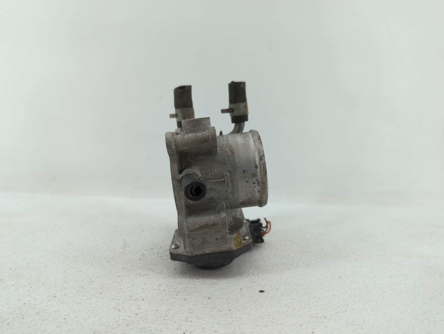 2012-2019 Kia Rio Throttle Body P/N:35100-2B300 Fits Fits 2012 2013 2014 2015 2016 2017 2018 2019 OEM Used Auto Parts - Oemu