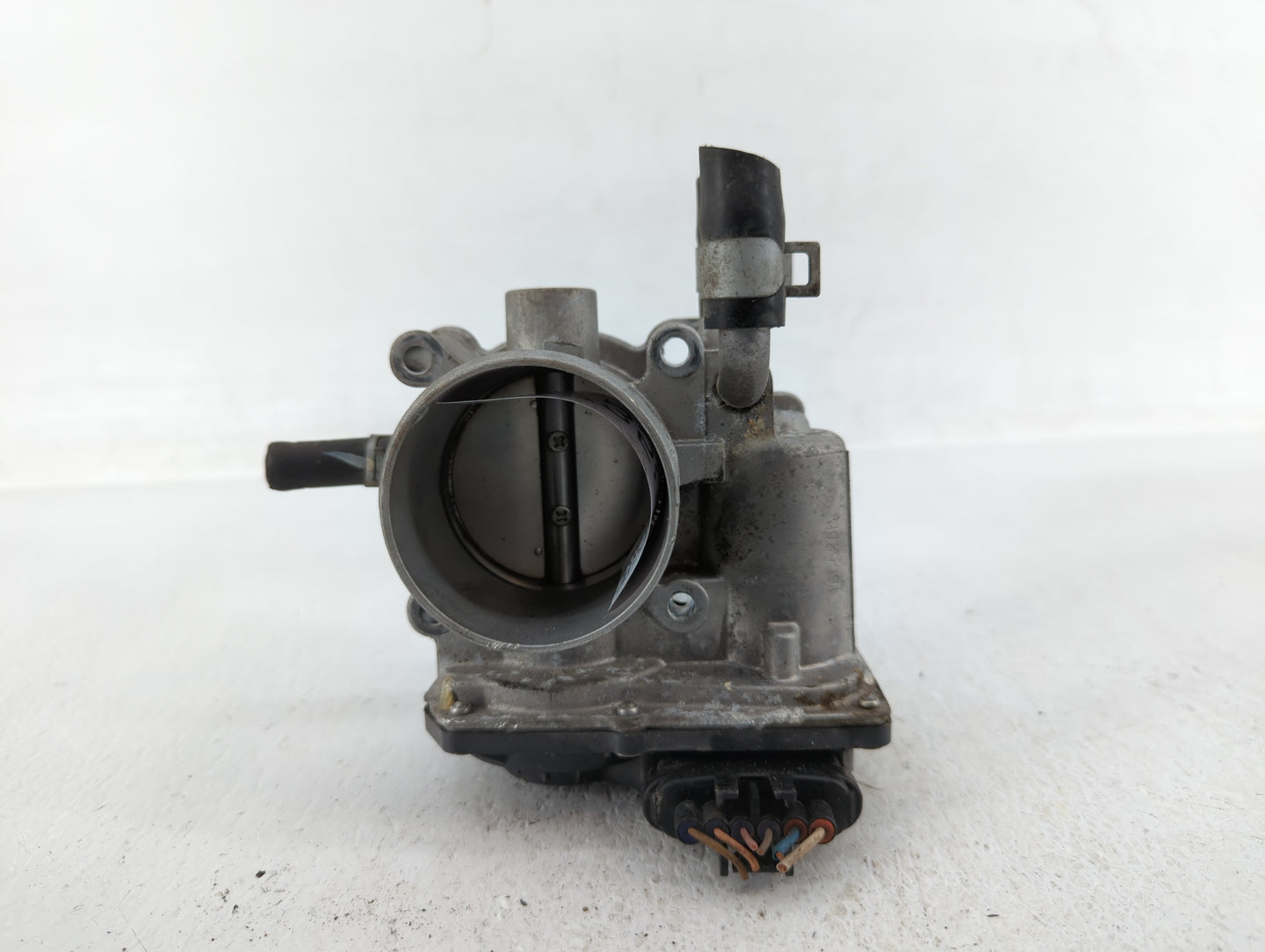 2012-2019 Kia Rio Throttle Body P/N:35100-2B300 Fits Fits 2012 2013 2014 2015 2016 2017 2018 2019 OEM Used Auto Parts - Oemu