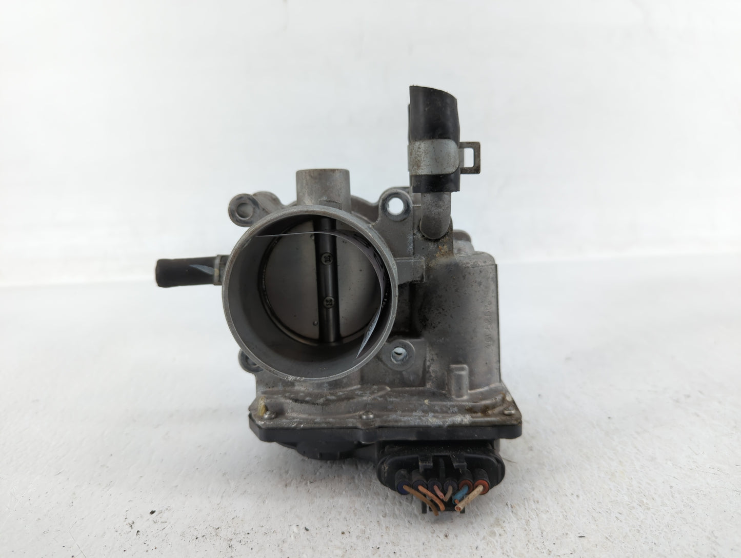 2012-2019 Kia Rio Throttle Body P/N:35100-2B300 Fits Fits 2012 2013 2014 2015 2016 2017 2018 2019 OEM Used Auto Parts - Oemu